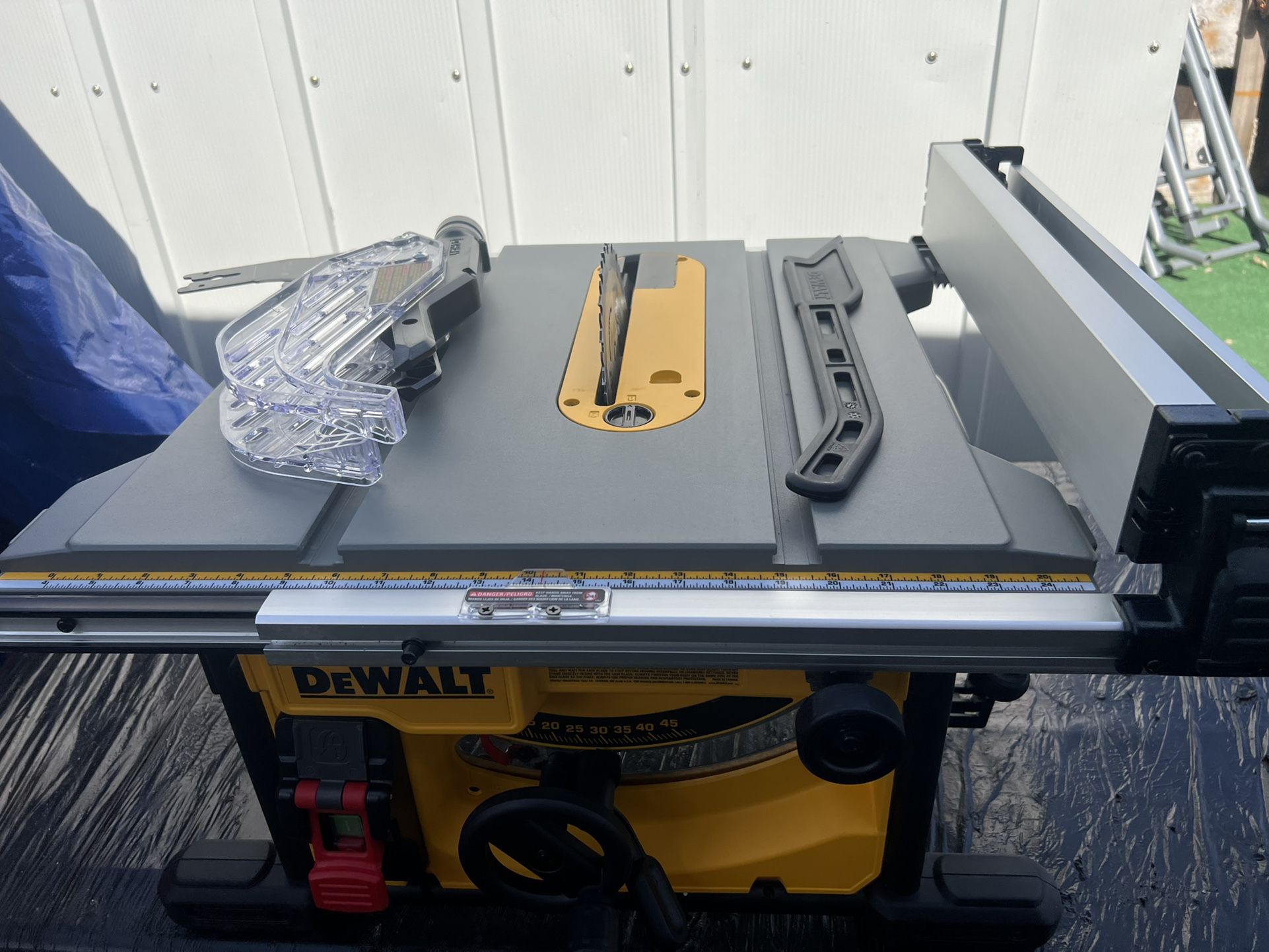 DEWALT 15 Amp Corded 8 1/4 in. Compact Portable Jobsite