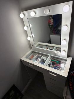 White Vanity with Hollywood Mirror