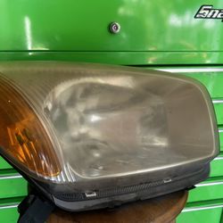 2003 Toyota RAV4 Headlights 