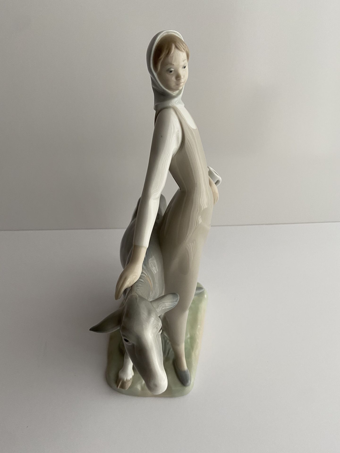 Lladro Girl Holding Jug With Goat