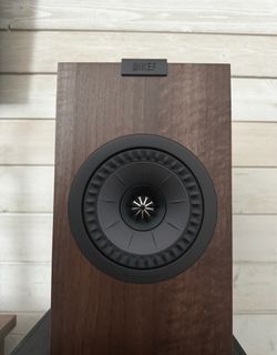 Kef q150 bookshelf speakers mint