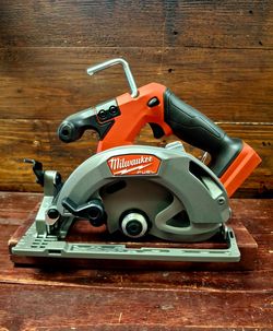 Milwaukee M18 FUEL 6-1/2" Circular Saw (tool only)