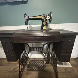 Singer Sewing Machine  Vintage 