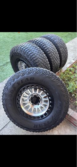 Chevy Silverado new KMC rims 315/70/17 tires