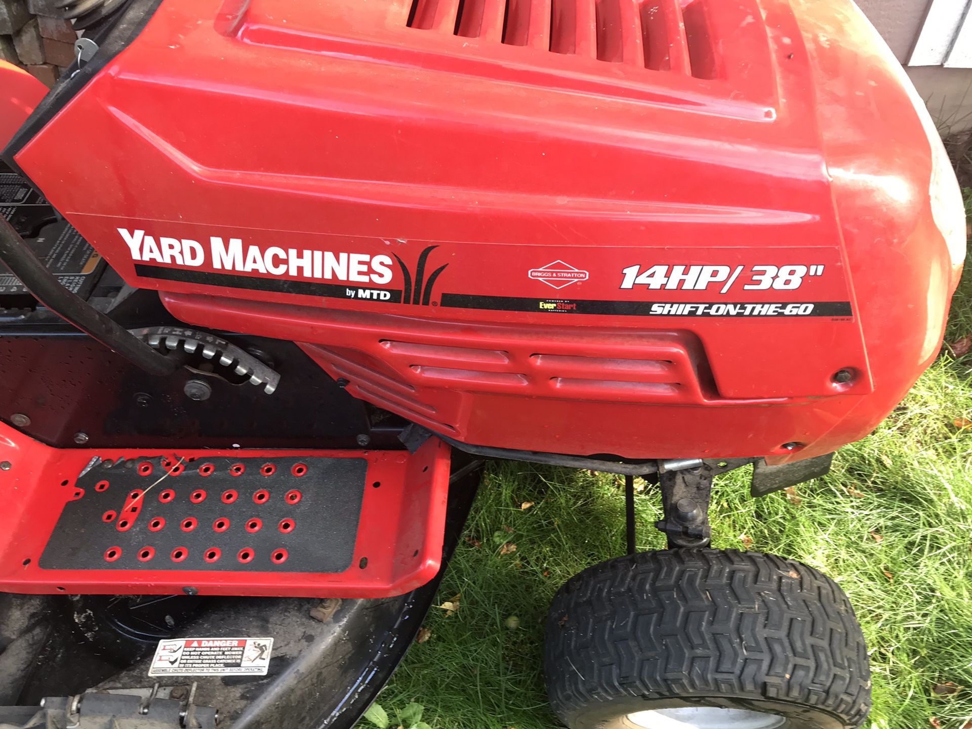 Ride on lawn mower