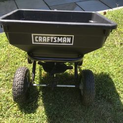 CRAFTSMAN 85 LB TOW HEAVY DUTY SPREADER