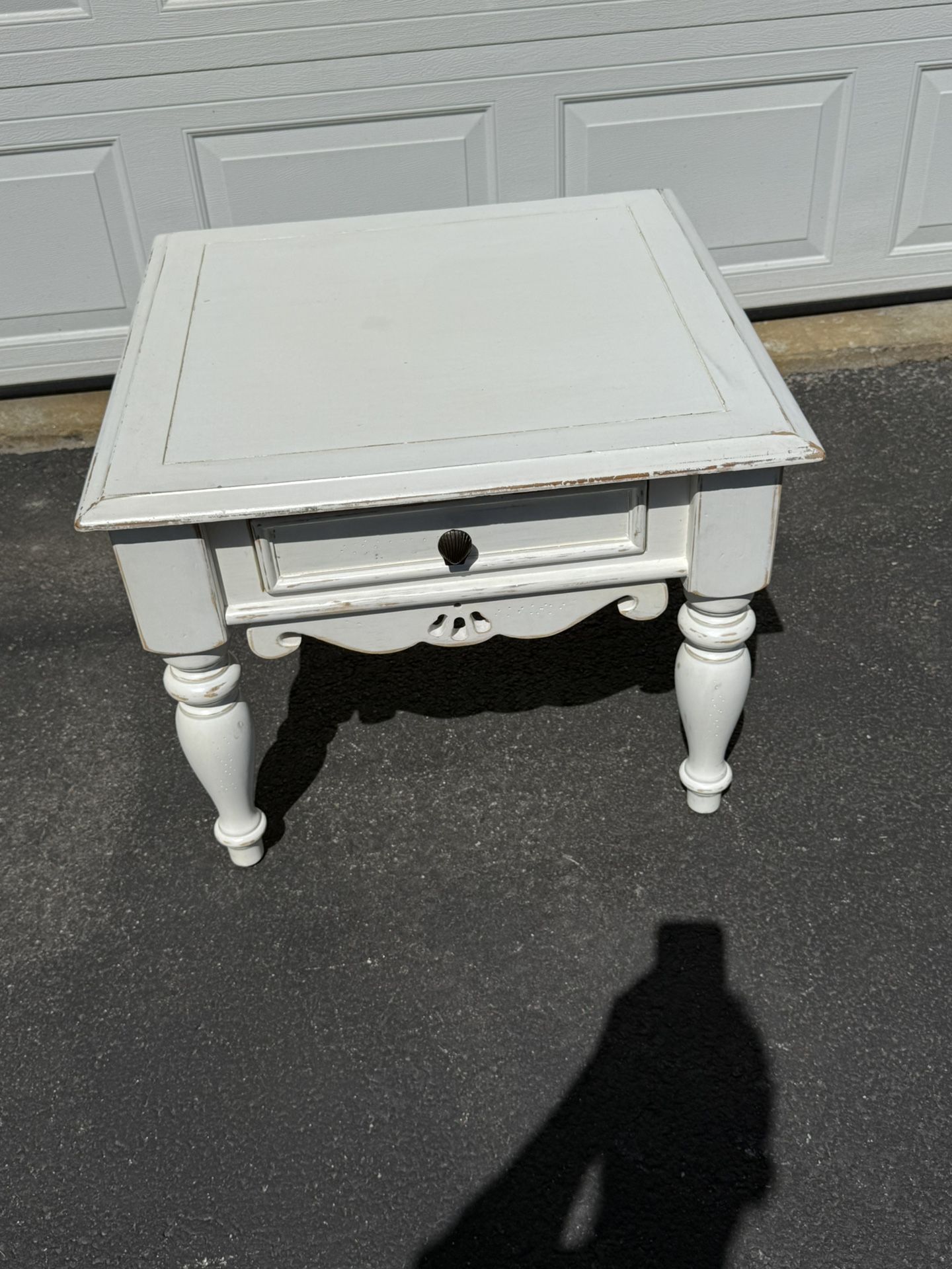 Great looking coffee table. Functionality at its best!