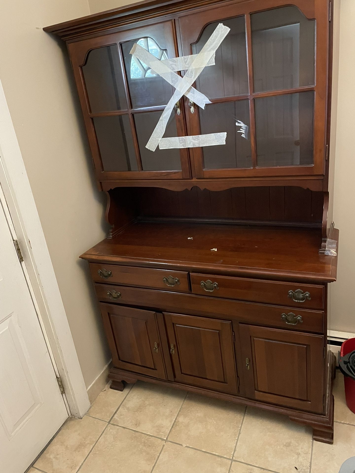 2 pc Taylor Jamestown china hutch/Vintage hutch
