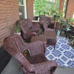 Very Nice 5 Piece Wicker Set