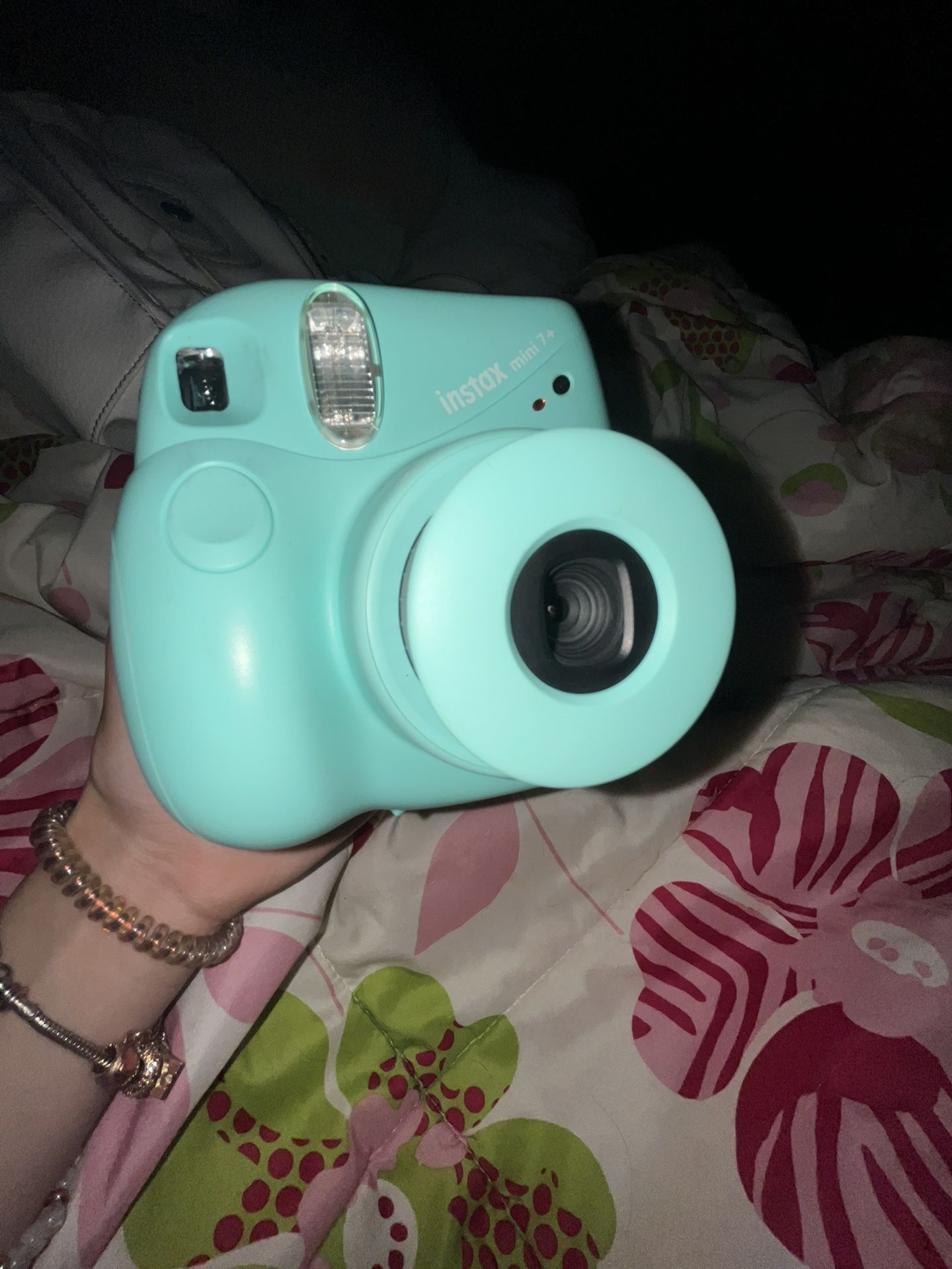 The item pictured is a Fujifilm Instax Mini 7+ instant camera.