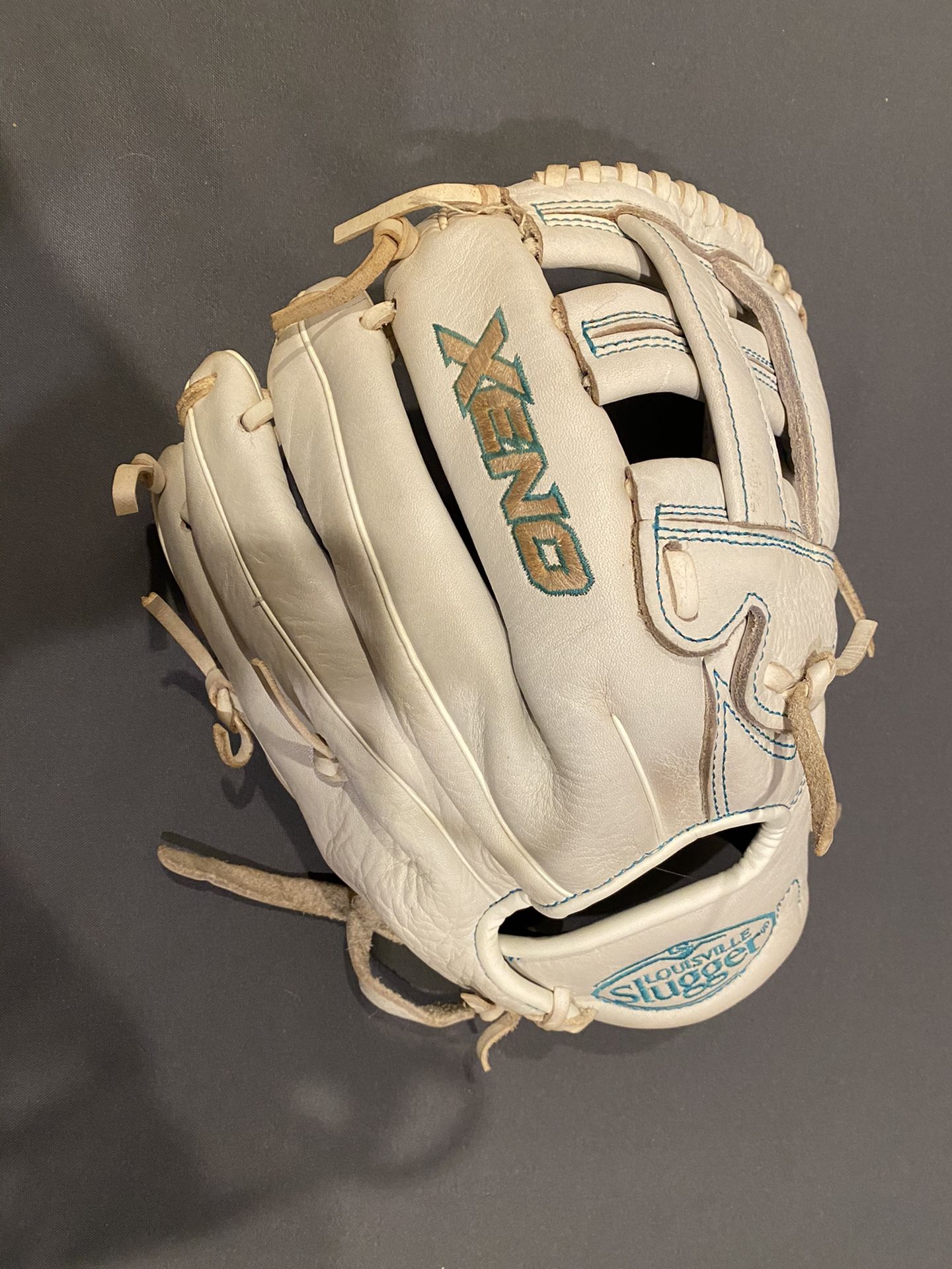 Louisville Slugger Zeno Softball Glove