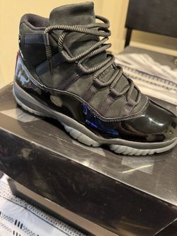 Cap And Gown Jordan 11s