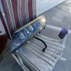 2015 Kia Optima Driver side Head Lamp Assembly Missing One Bulb Which Burn Out Don't Waste Time Going To Junkyard Got It Here