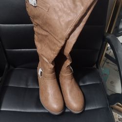 $30 OBO Tall women's wide calf boots size 11