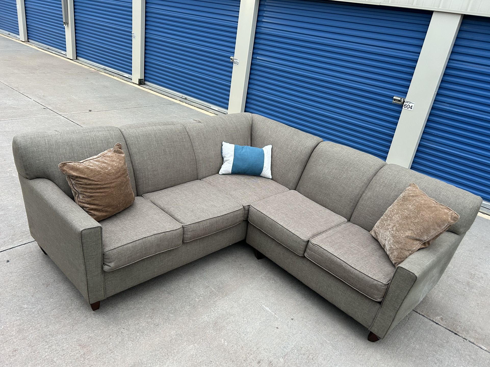 DELIVERY AVAILABLE πππ Awesome 2 Piece Sectional