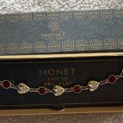 NWT MONET GOLD  HEARTS W/RHINESTONES & RED CRYSTALS STATEMENT BRACELET 