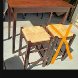 High Table W/1 Bar Stool 