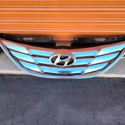 2011-2013 Hyundai Sonata Grill With Emblem OEM.