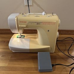 Singer E99670 Sewing Machine 