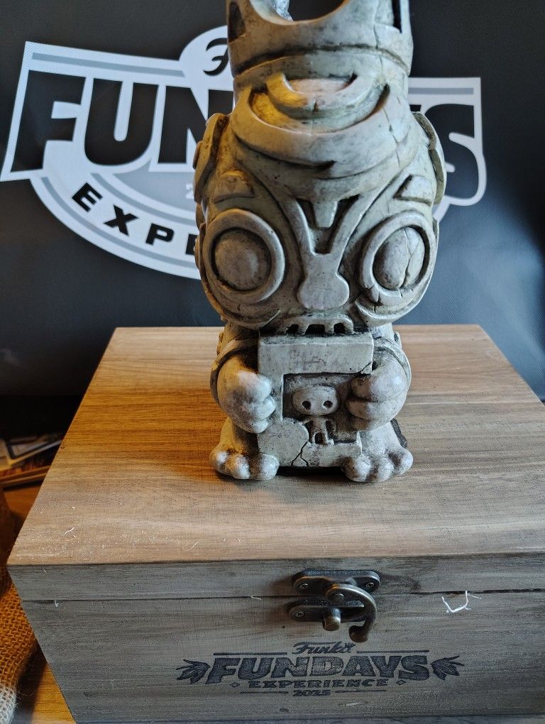 The Freddy Statue Grail Idol Funko Cremaic Funday 11/70 Limited Edition