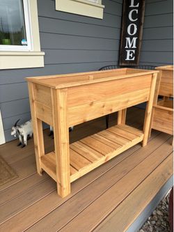 Cedar Planter With Lower Shelf