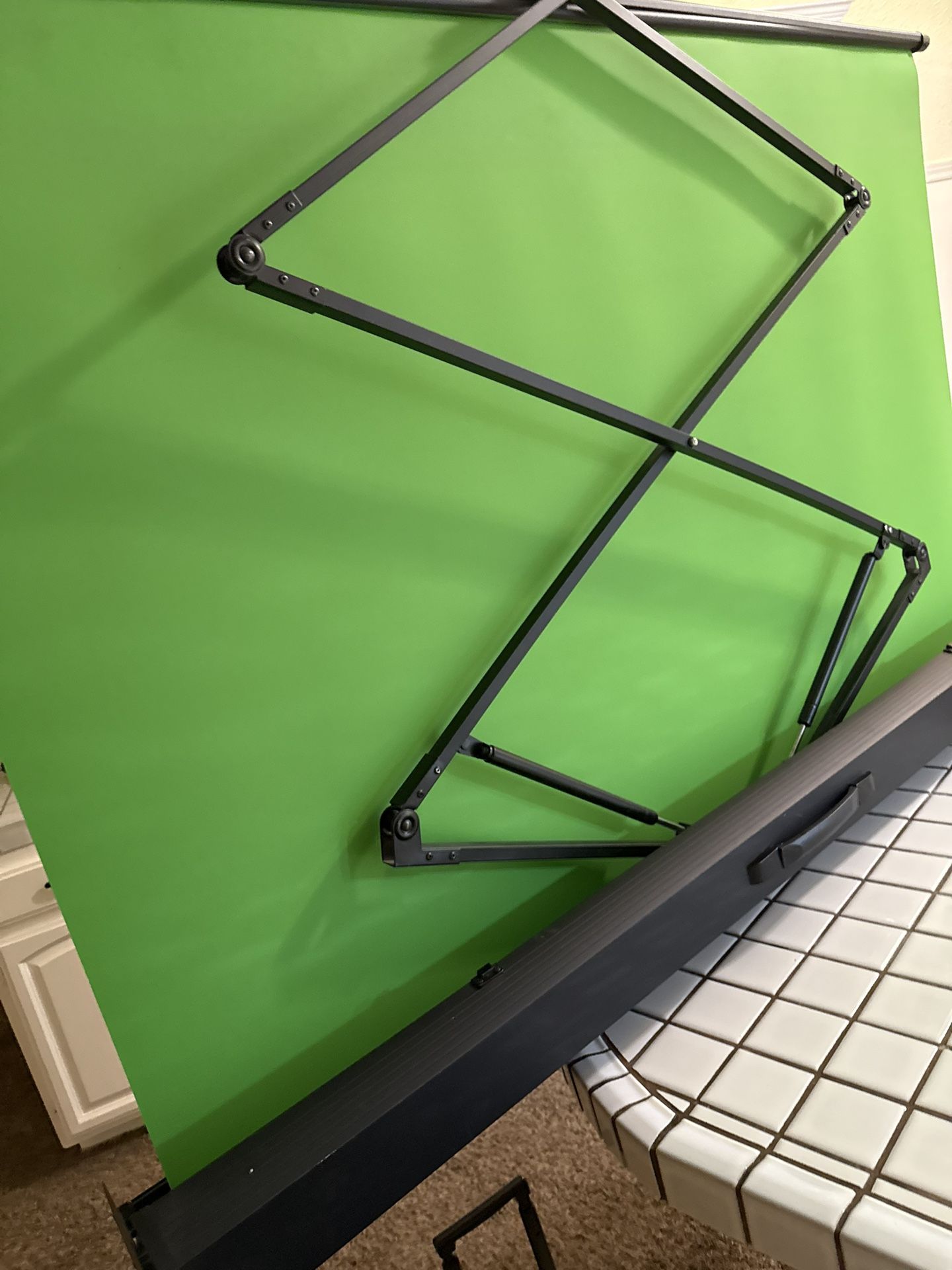 Collapsible Green Screen (61x72”) – Like New