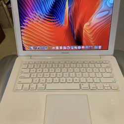 2010 White Apple 🍎 2.4 Intel Duo Core 2✅4g 320 Storage Wireless Net 💙
