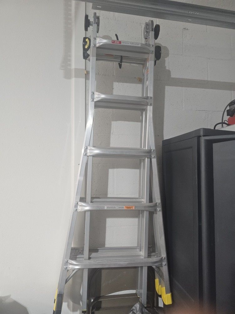 Gorilla Ladder GLMPXA-22 (22' Ladder) Like New
