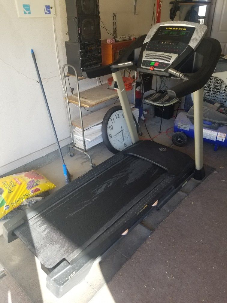 Gold's Gym Trainer 720 Treadmill