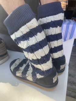 UGGS KNIT BOOTS SIZE 8.