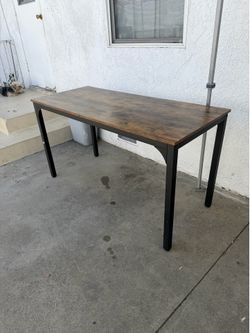 Desk, table!