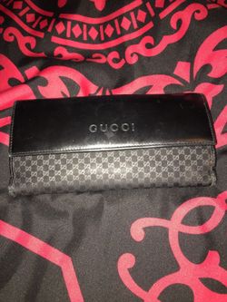 Authentic Gucci wallet (used)