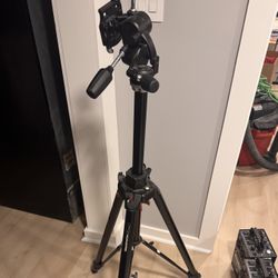 Manfrotto 058B Professional Studio Tripod (Heavy Duty)