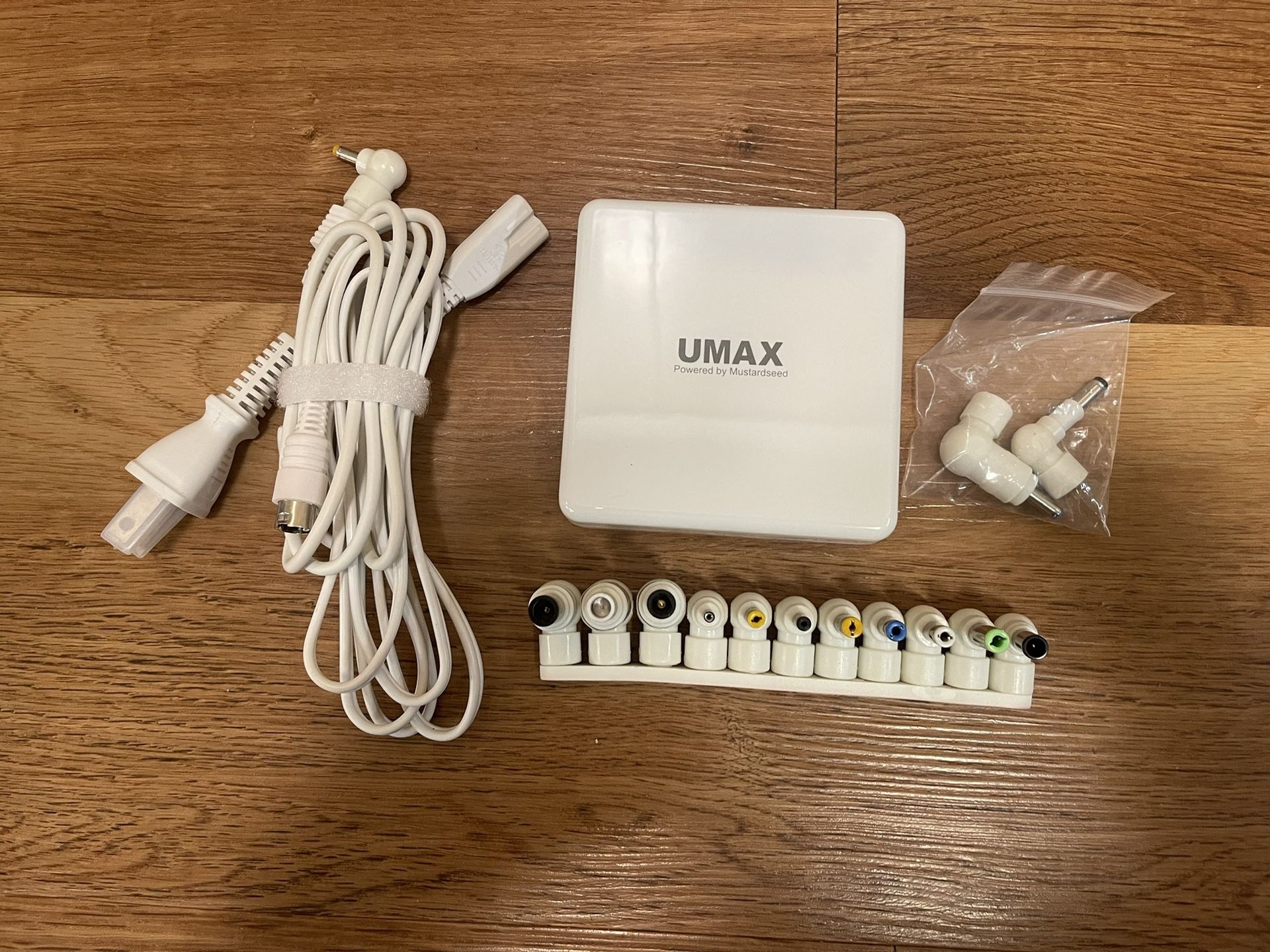 UMAX - Universal Laptop Charger Adapter (pre USB-C)