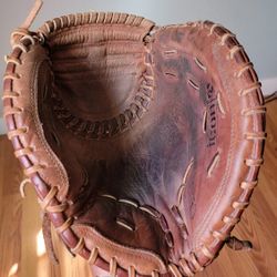 Catchers Glove Louisville Slugger