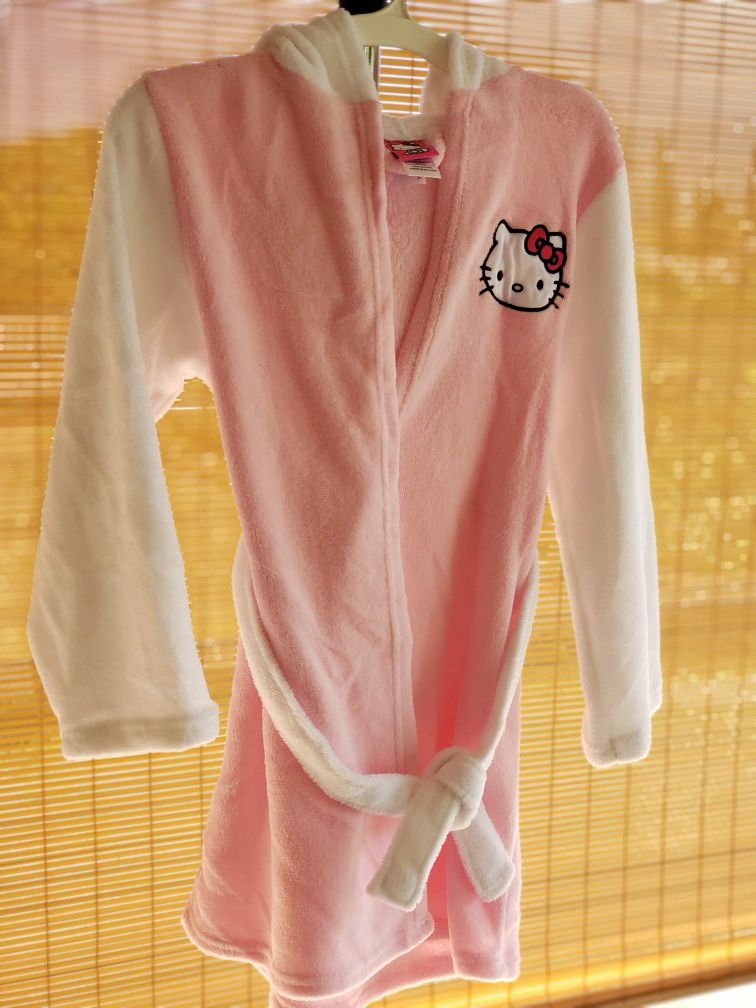 Girls Size: M Hello Kitty bath robe