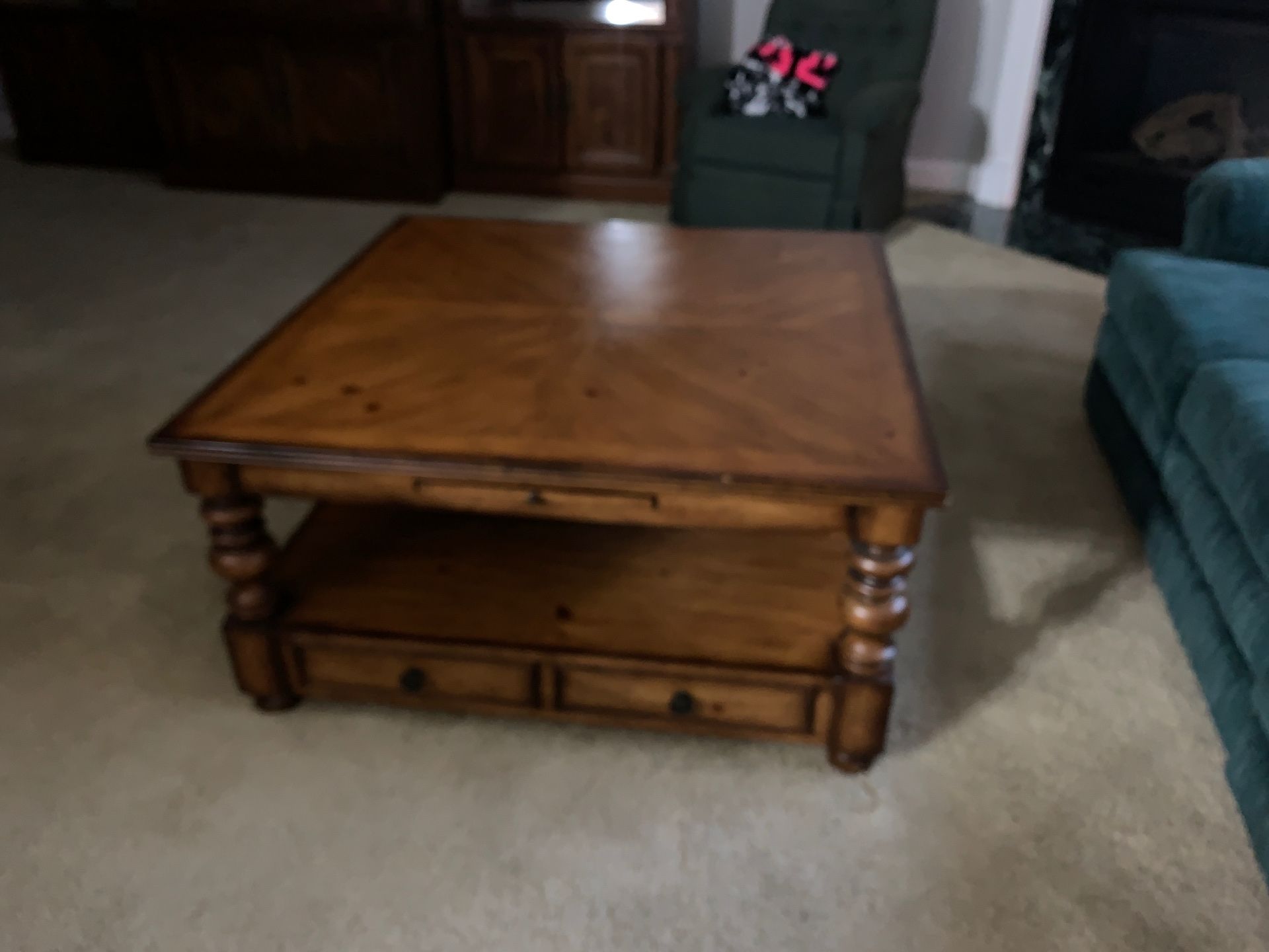 Solid wood coffee table with 2 drawers & 4 pullouts good condition