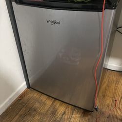 WHIRLPOOL MINI REFRIGERATOR-STAINLESS STEEL