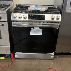 OPEN BOX SAMSUNG GAS SLIDE IN STOVE 30”WIDE 