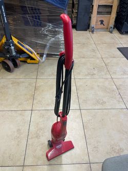 Red Vacuum DIRT DEVIL VERSA CLEAN