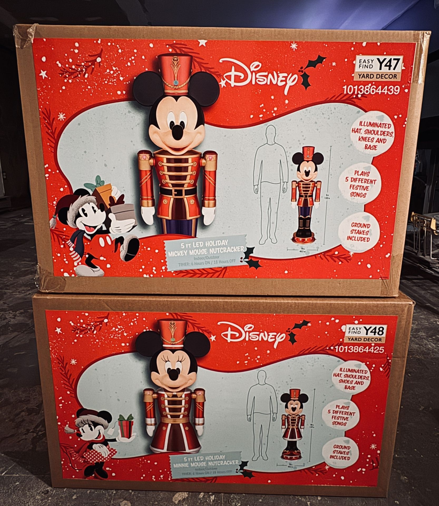 πβ¨ DISNEY HOLIDAY YARD DECOR β MICKEY & MINNIE NUTCRACKERS! β¨π Asking $500 for the pair β or best offer! Open to negotiation!