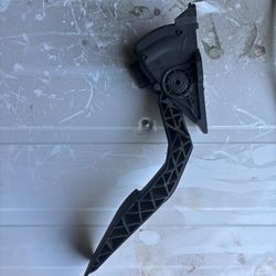 2009 Chevy Silverado 6.0 gas pedal Part 