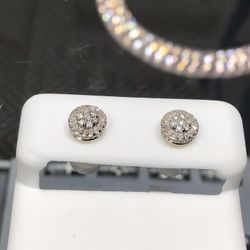 10k Gold With Diamond Earrings!!