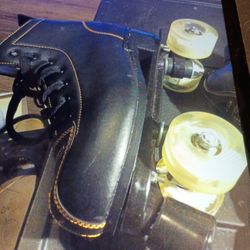 UNISEX BLACK QUAD ROLLER SKATES 7