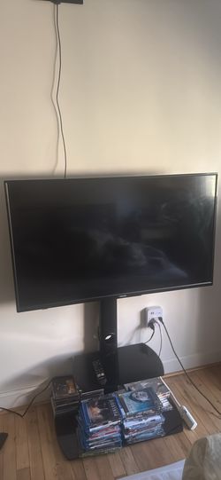 Toshiba Smart TV with a stand 32”