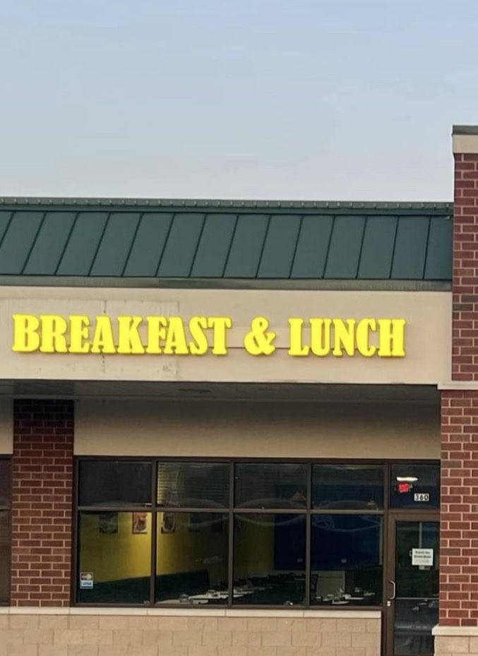 BREAKFAST AND LUNCH SIGN