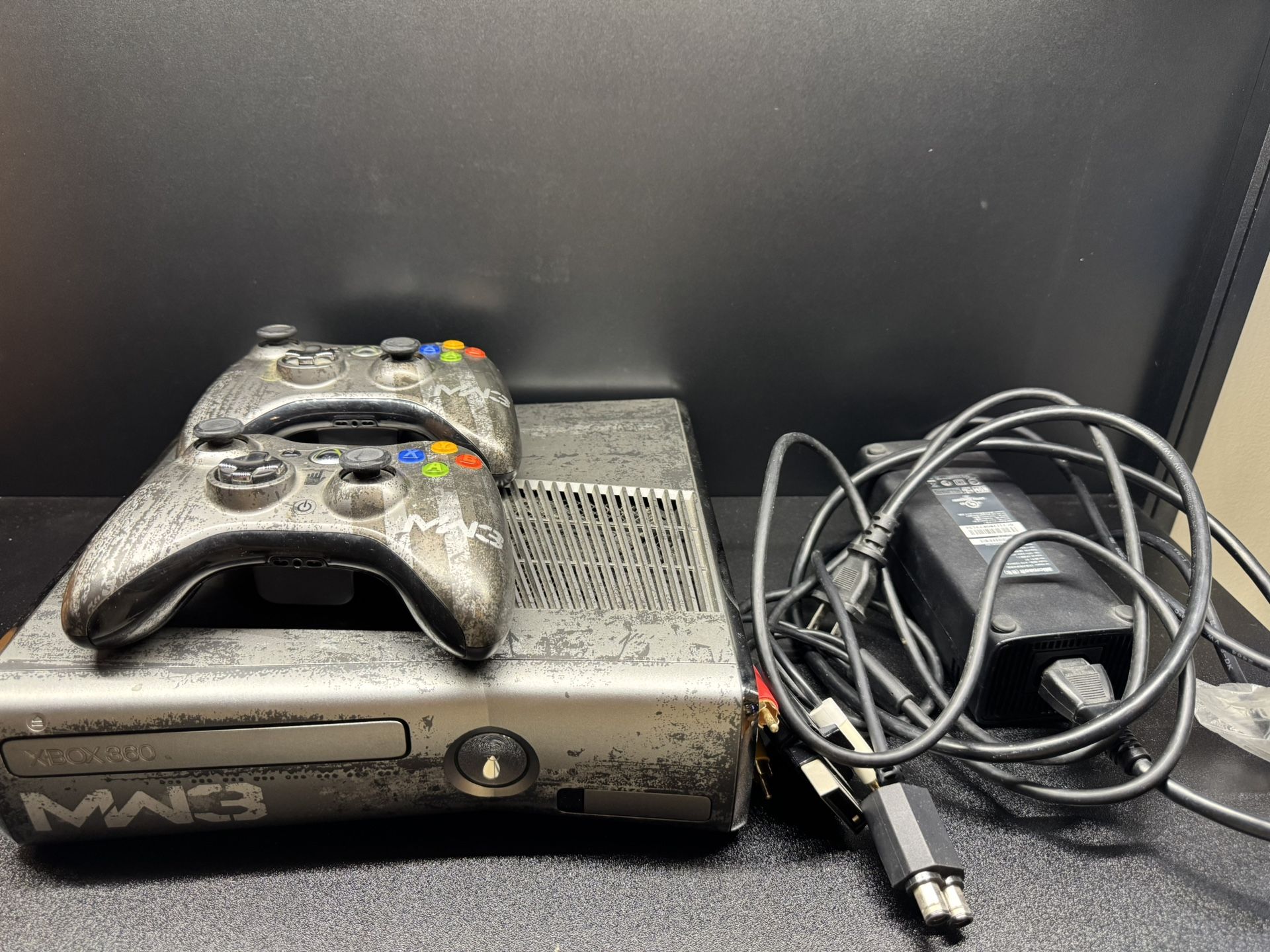 Xbox 360 MW3 Edition - FOR PARTS