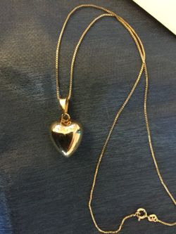 Italian GOLD HART 💖 Gold hart necklace / chimes makes sounds 💕🎶💕🎶
