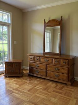 FREE Delivery - Broyhill Wooden Dresser w Mirror & Nightstand Set