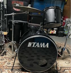 Tama rockstar four piece drum set. Read full description below .
